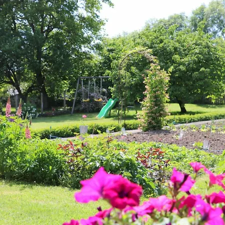 De Caractere Avec Jardin, Terrasse, Et Equipements Pour Enfants A - Fr-1-611-31 *