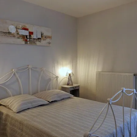 Holiday home De Caractere Avec Jardin, Terrasse, Et Equipements Pour Enfants A - Fr-1-611-31 Saint-Blin