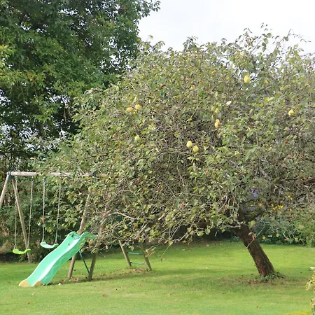 Holiday home De Caractere Avec Jardin, Terrasse, Et Equipements Pour Enfants A - Fr-1-611-31