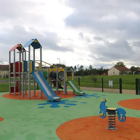 De Caractere Avec Jardin, Terrasse, Et Equipements Pour Enfants A - Fr-1-611-31 Semesterbostad Saint-Blin