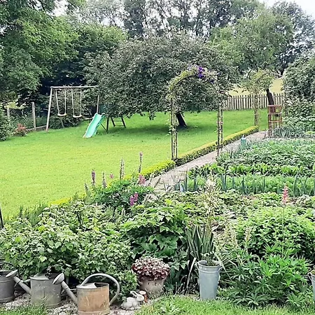De Caractere Avec Jardin, Terrasse, Et Equipements Pour Enfants A - Fr-1-611-31 Semesterbostad Saint-Blin